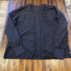Women’s black long sleeve scrub jacket, XL, zipper does not work.